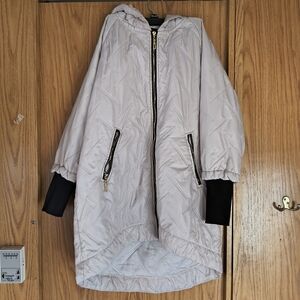 Hooded Light Gray Women's Puffer Coat with Zip Pockets